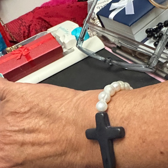 Stone Cross  with White Cultured Pearl Pearl Bracelet ( Brand New) - Picture 4 of 9